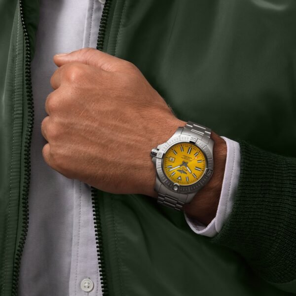 Breitling Avenger Automatic 45 A17319101I1A1
